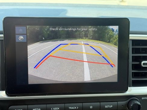 Used 2024 Hyundai Venue SEL FWD image 14