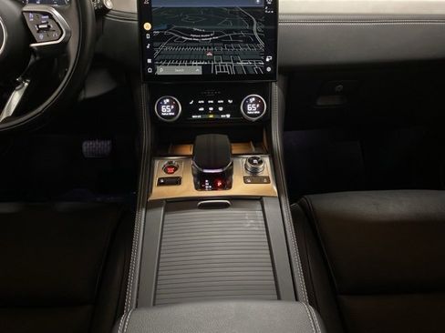 Used 2024 Jaguar F-PACE R-Dynamic S image 12