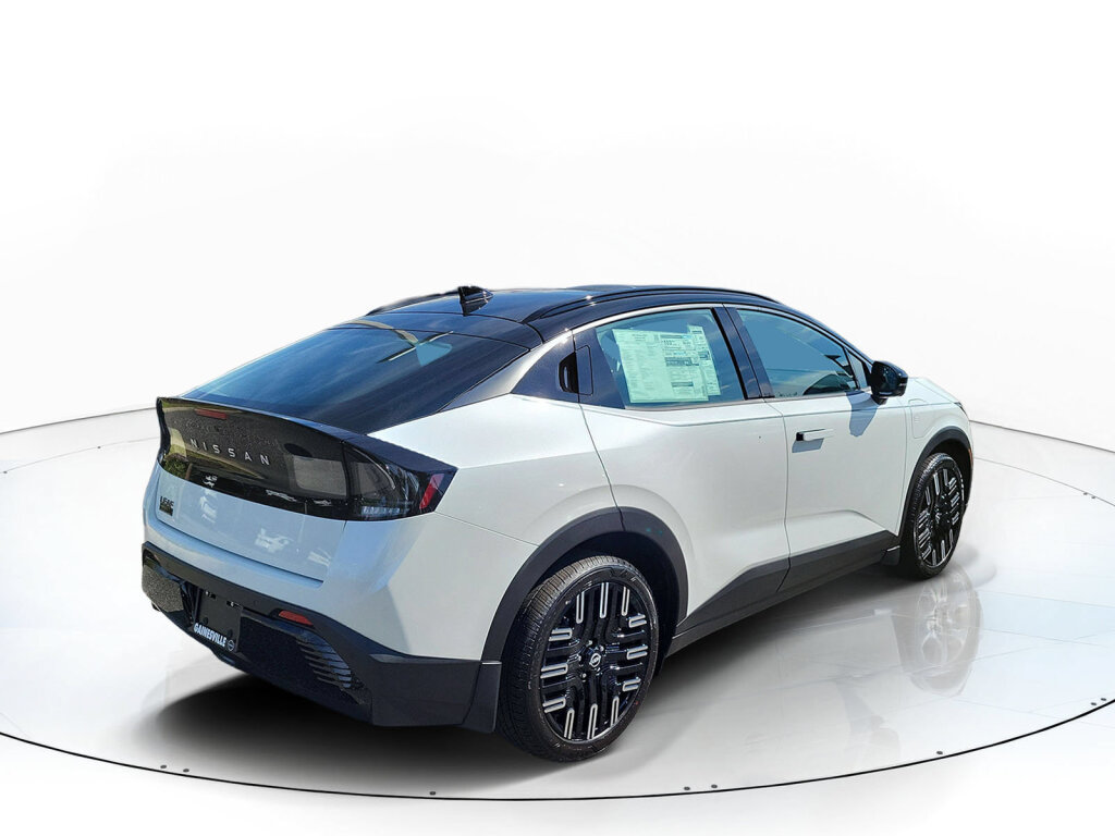 New 2026 Nissan Leaf Platinum+ FWD image 2