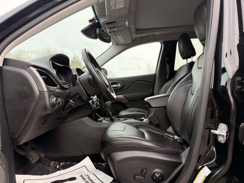 Used 2019 Jeep Cherokee Limited w/ Technology Group image 15