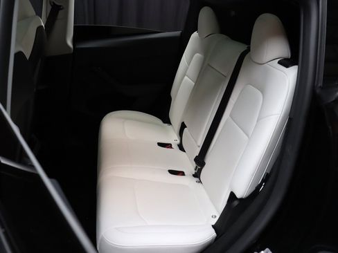 Used 2023 Tesla Model Y Performance image 45