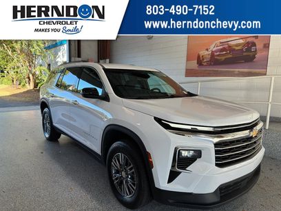Used 2025 Chevrolet Traverse LT