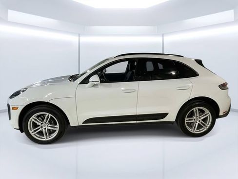Certified 2026 Porsche Macan AWD/4WD image 2