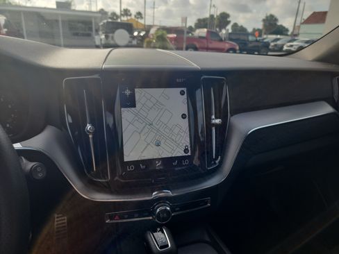 Used 2018 Volvo XC60 T5 R-Design w/ Convenience Package AWD/4WD image 30
