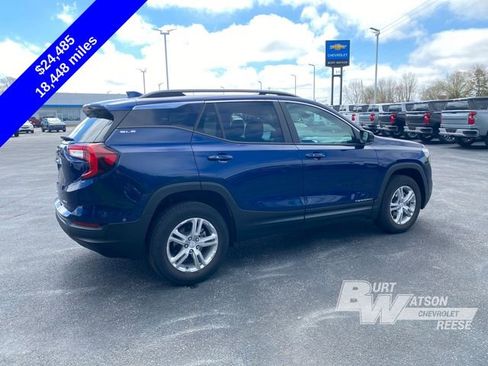 Used 2023 GMC Terrain SLE w/ Driver Convenience Package AWD/4WD image 9