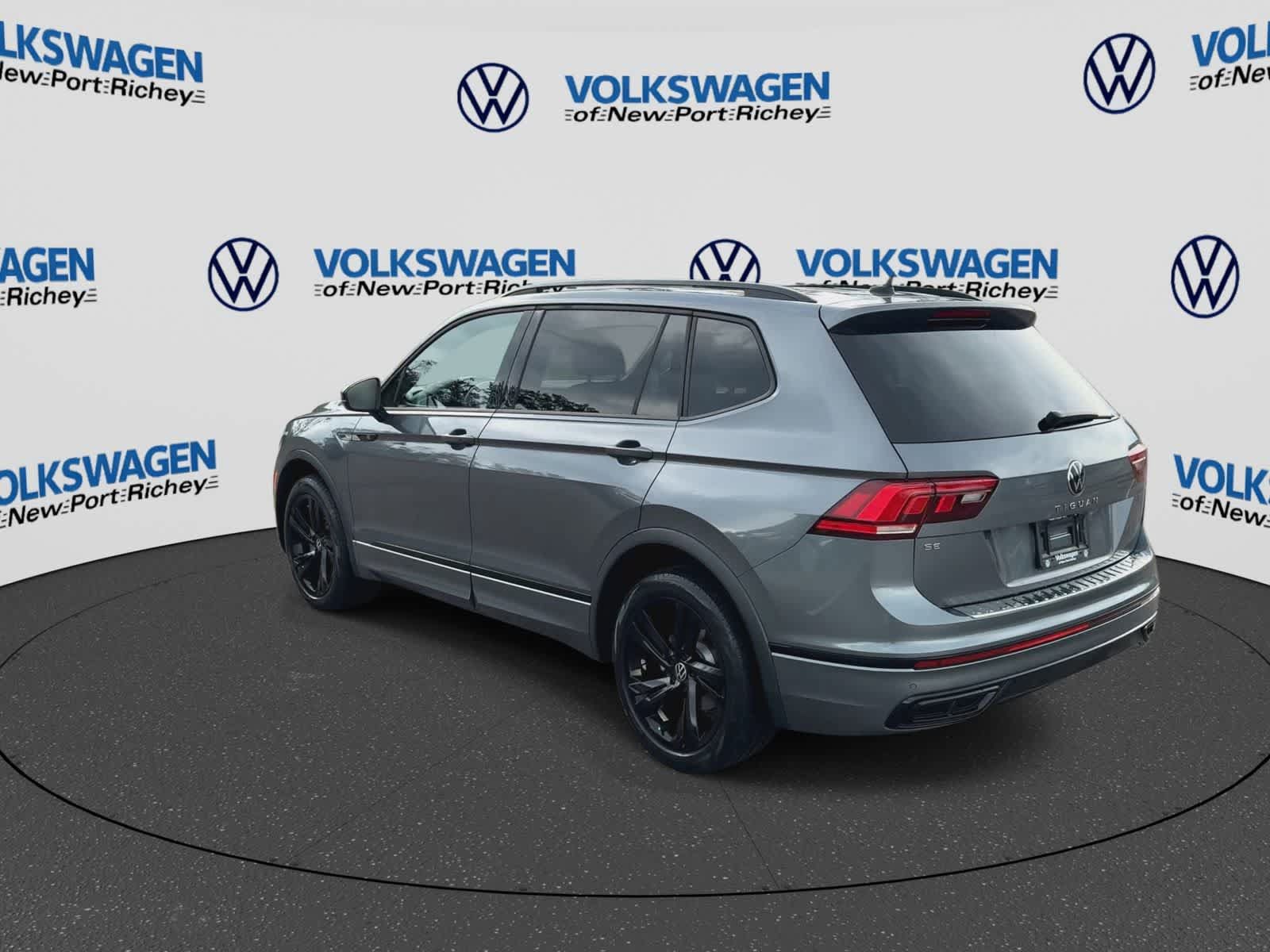 Used 2024 Volkswagen Tiguan SE R-Line FWD image 6