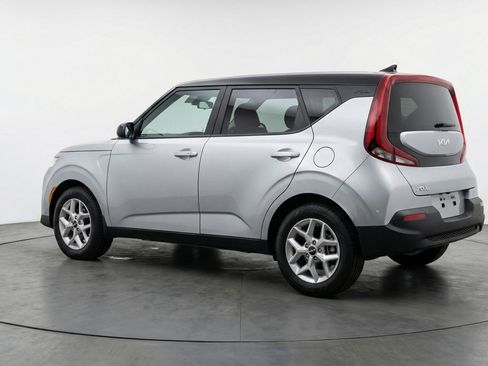 Used 2025 Kia Soul LX w/ LX Technology Package FWD image 6