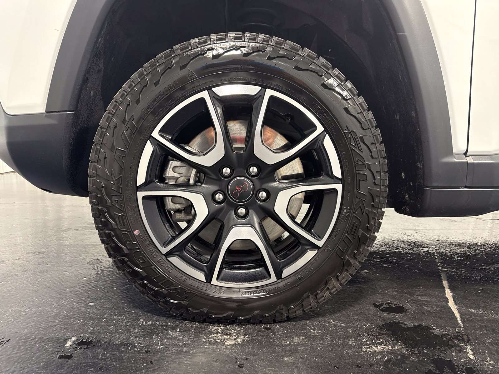 Used 2026 Jeep Compass Trailhawk AWD/4WD image 9
