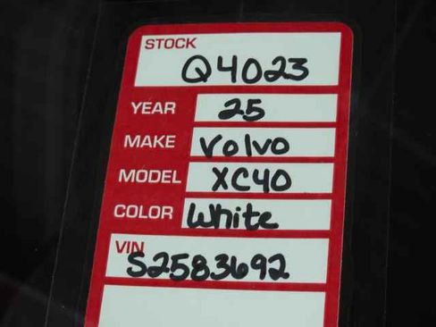 Certified 2025 Volvo XC40 B5 Plus image 37