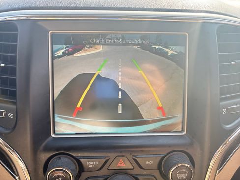 Used 2017 Jeep Grand Cherokee Overland AWD/4WD image 16
