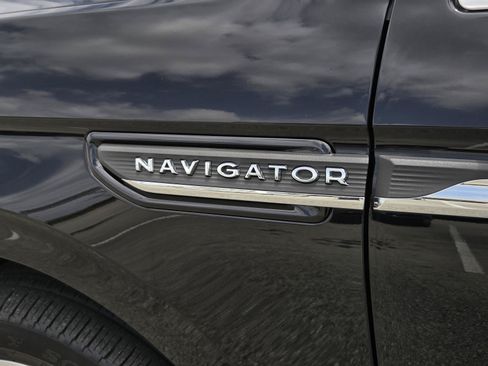 Used 2024 Lincoln Navigator Reserve AWD/4WD image 7