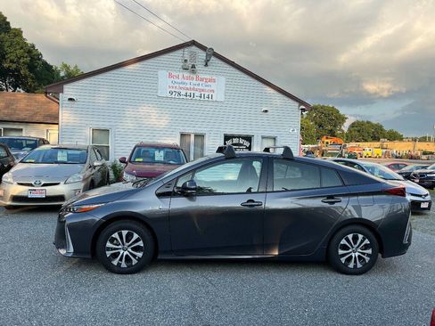 Used 2020 Toyota Prius Prime XLE image 2