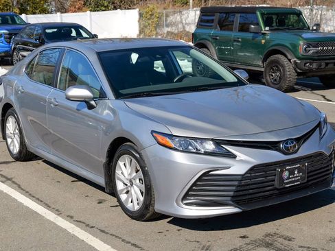 Used 2022 Toyota Camry LE w/ Carpet Mat Package (TMS) FWD image 9