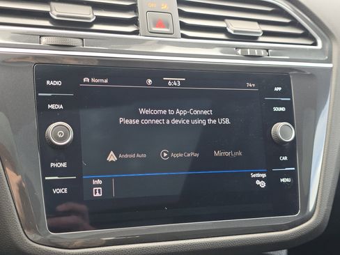 Certified 2023 Volkswagen Tiguan SE R-Line AWD/4WD image 10