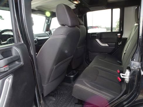 Used 2016 Jeep Wrangler Unlimited Sahara w/ Connectivity Group image 16