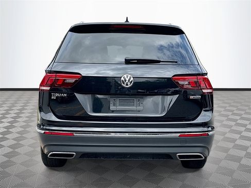 Used 2021 Volkswagen Tiguan SE w/ Panoramic Sunroof Package image 7
