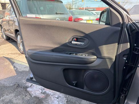 Used 2021 Honda HR-V LX image 21