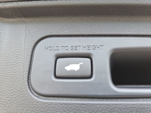 Used 2025 Honda Pilot Black Edition image 27