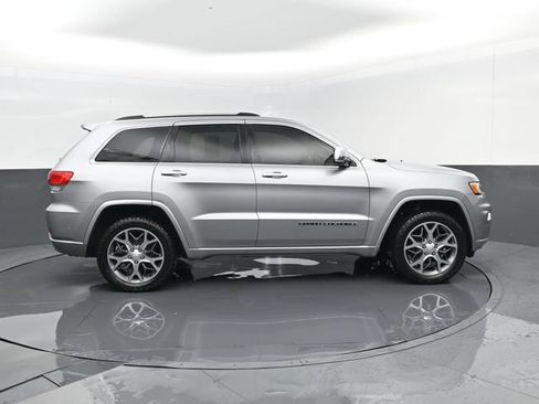 Used 2020 Jeep Grand Cherokee Overland AWD/4WD image 4