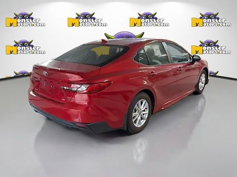 Used 2025 Toyota Camry SE FWD image 4