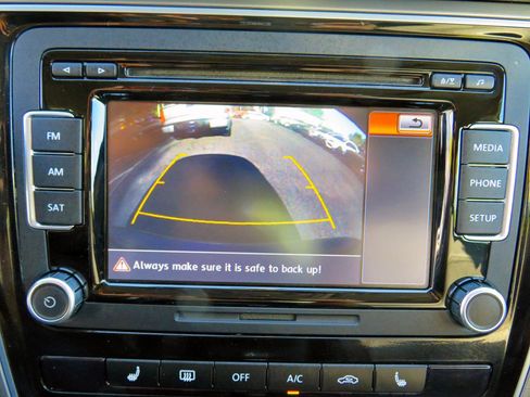 Used 2014 Volkswagen Passat 1.8T SE image 33