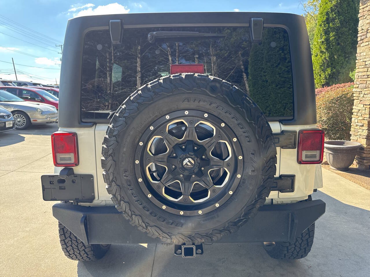 Used 2013 Jeep Wrangler Unlimited Sahara w/ Dual Top Group AWD/4WD image 4