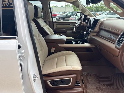 Used 2019 RAM 1500 Laramie AWD/4WD image 9