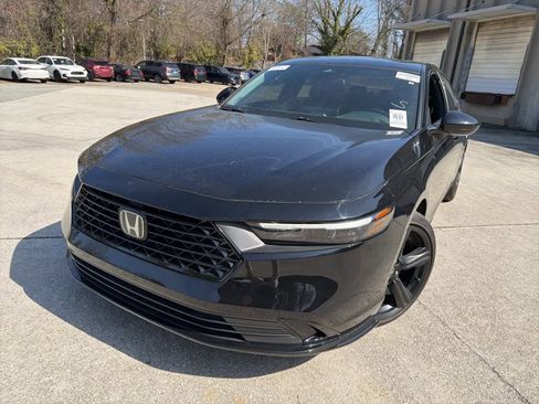 Used 2025 Honda Accord Sport image 1