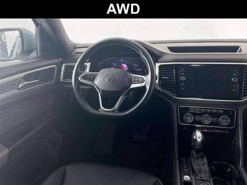 Used 2023 Volkswagen Atlas Cross Sport SE AWD/4WD image 2
