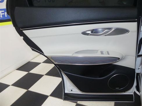 Used 2023 Genesis GV70 2.5T w/ Advanced Package image 34