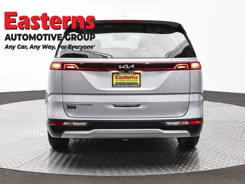 Used 2022 Kia Carnival LX image 6