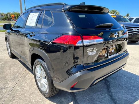 Used 2022 Toyota Corolla Cross LE w/ Moonroof Package image 5