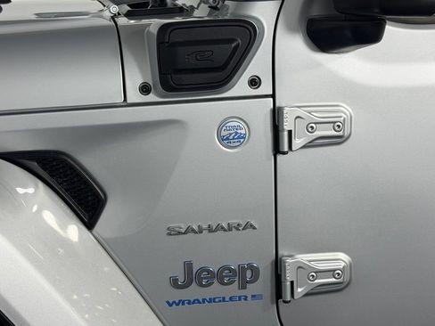 Used 2023 Jeep Wrangler Unlimited Sahara AWD/4WD image 11
