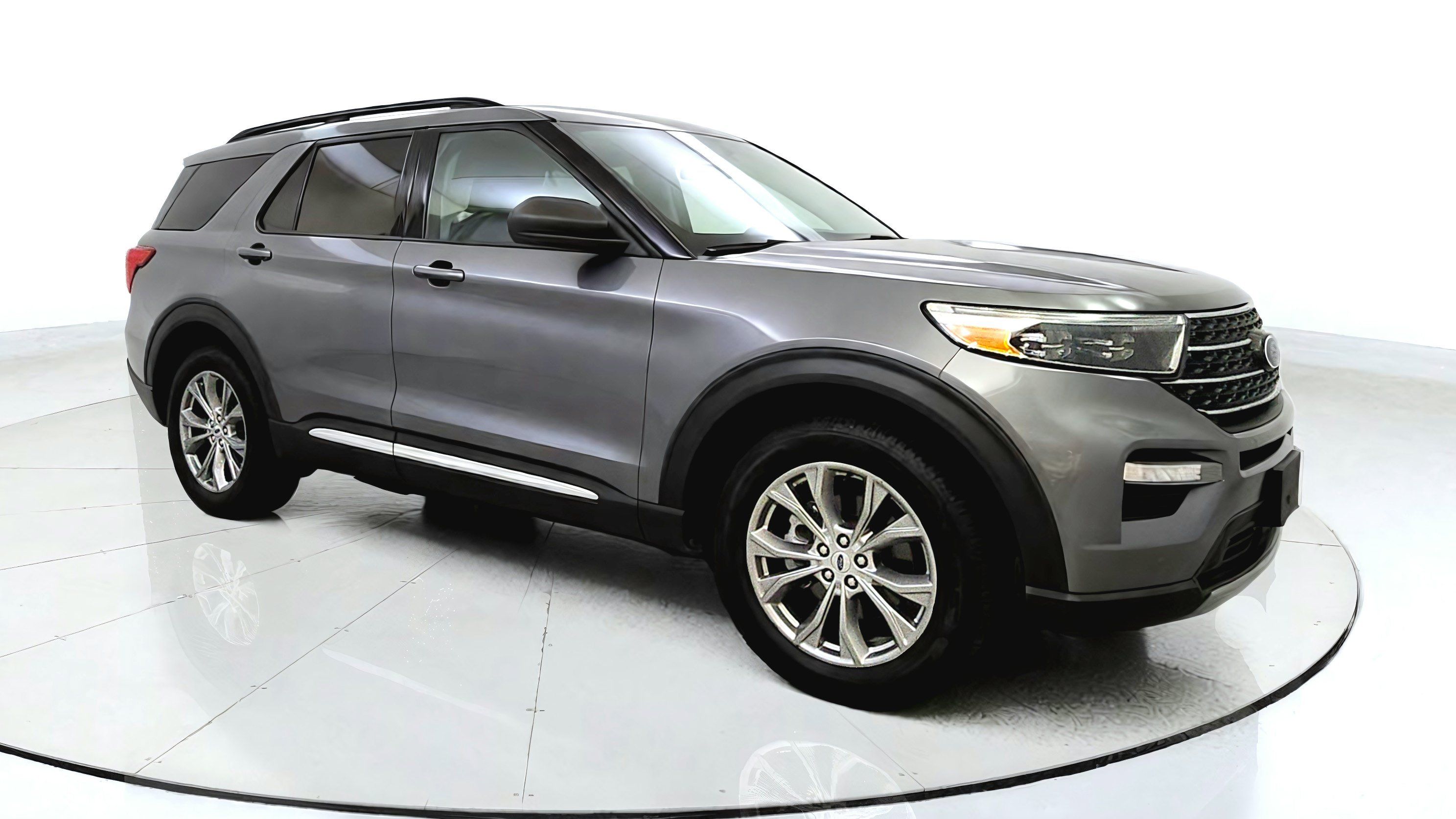 Used 2022 Ford Explorer XLT w/ Equipment Group 202A AWD/4WD image 1