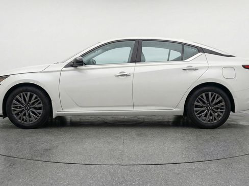 Used 2025 Nissan Altima 2.5 SV FWD image 5