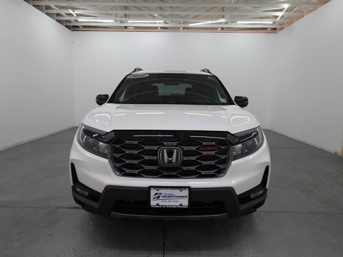 Certified 2023 Honda Passport TrailSport image 2