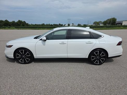 Used 2024 Honda Accord Touring image 10