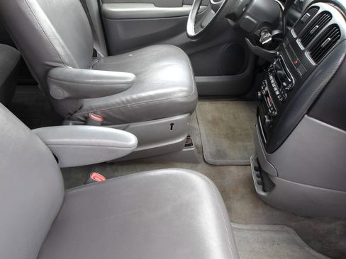 Used 2005 Dodge Caravan SXT w/ Popular Equipment Group image 15