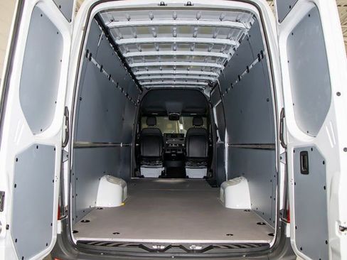 Used 2024 Mercedes-Benz Sprinter 3500 image 4