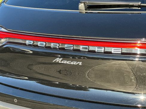 Certified 2025 Porsche Macan image 31