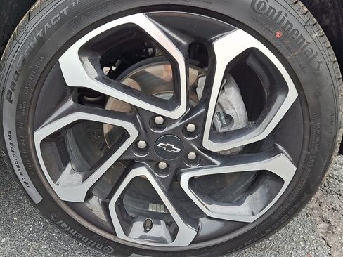 Certified 2026 Chevrolet Trax RS w/ Sunroof Package FWD image 8