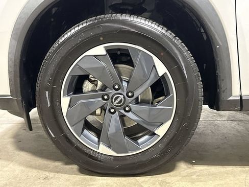 Used 2024 Nissan Rogue SV FWD image 26