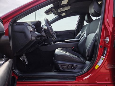 Used 2025 Toyota Camry SE image 12