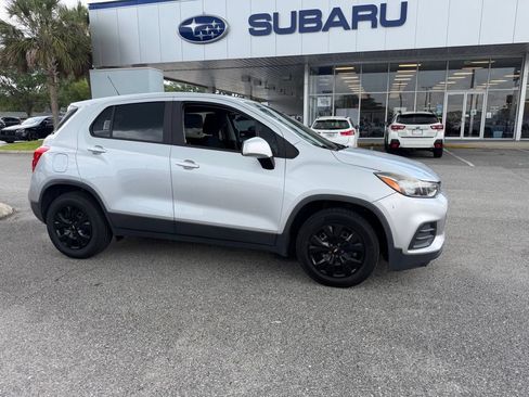 Used 2017 Chevrolet Trax LS FWD image 1
