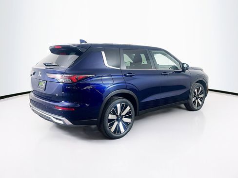 Used 2025 Mitsubishi Outlander SE image 9