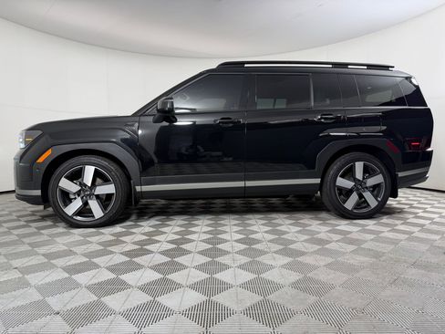 Used 2024 Hyundai Santa Fe Limited FWD image 2