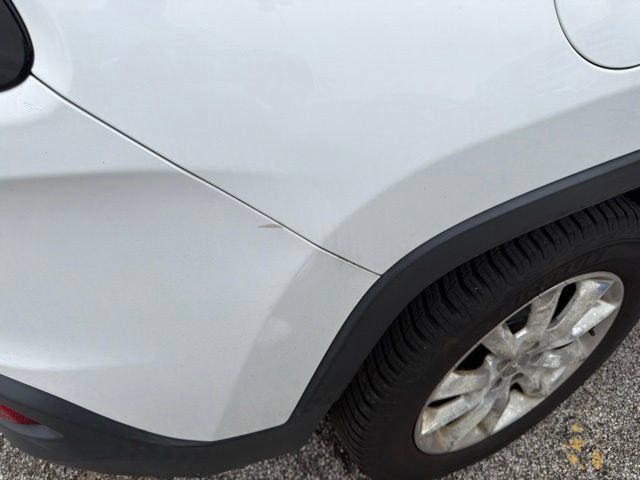 Used 2015 Jeep Cherokee Limited AWD/4WD image 6