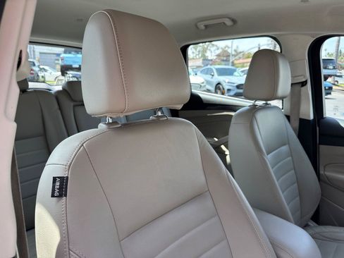 Used 2013 Ford C-MAX SEL FWD image 16