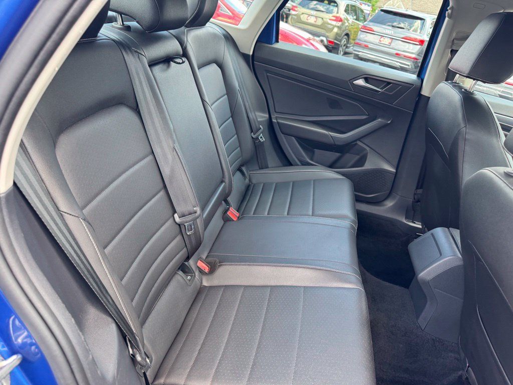 Used 2024 Volkswagen Jetta SE FWD image 25