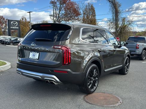 Used 2021 Kia Telluride SX w/ SX Prestige Package image 3